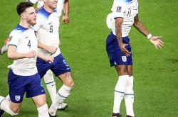 开云体育下载-前场球员连入两球，效力突出