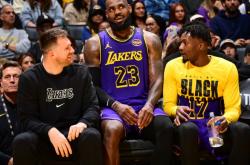 开云平台-关于湖人B队险胜勇士B队，伦纳德关键制胜的信息