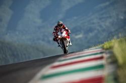 开云官网-西甲国家德比之夜，卡瓦哈尔末节接管比赛，皇马右路铁闸的封神时刻