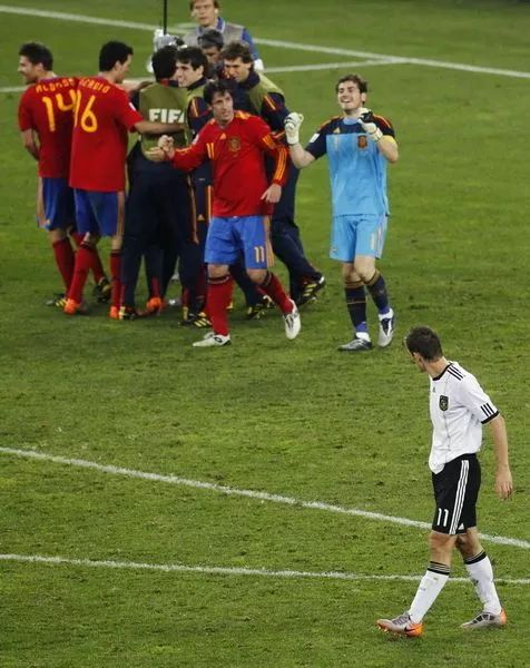 丹麦险胜墨西哥，穆勒绝境逆转