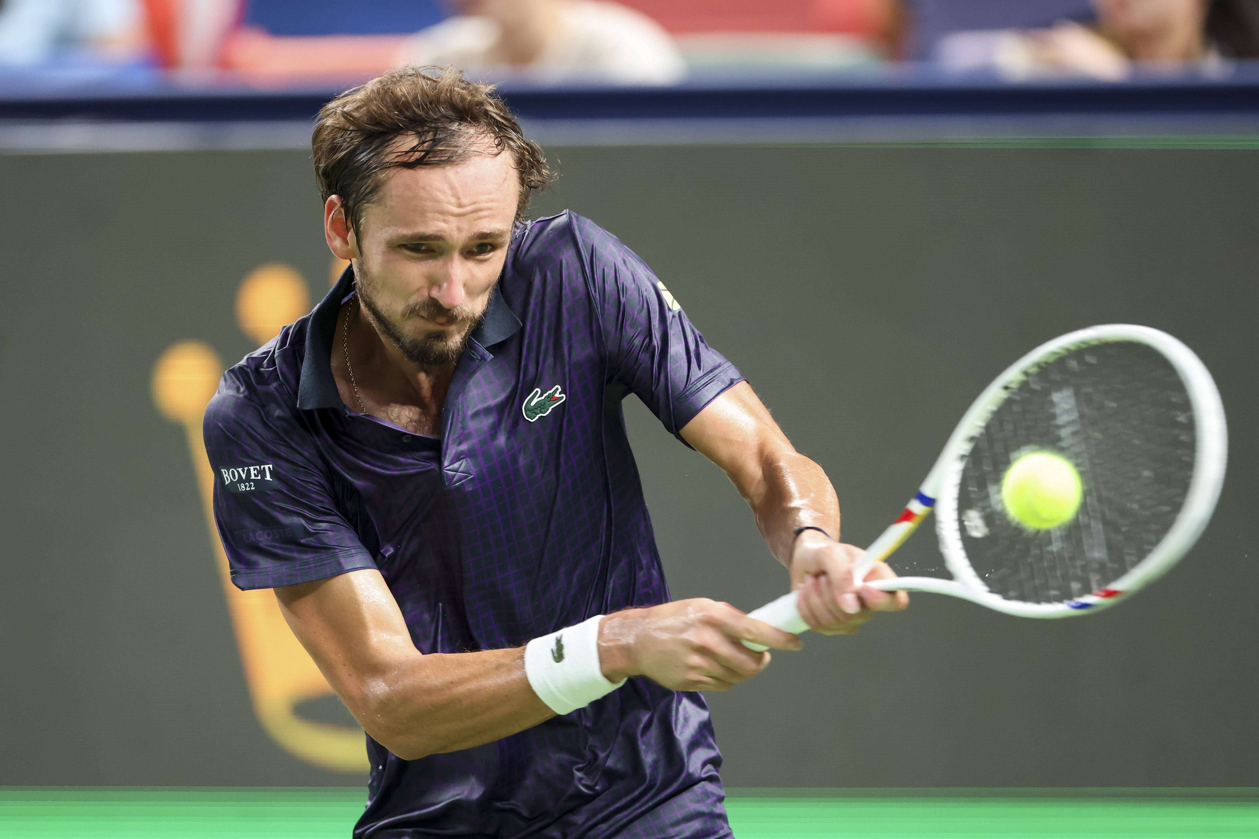 包含德国网球队轻取美国网球队，梅德韦杰夫打破历史纪录的词条