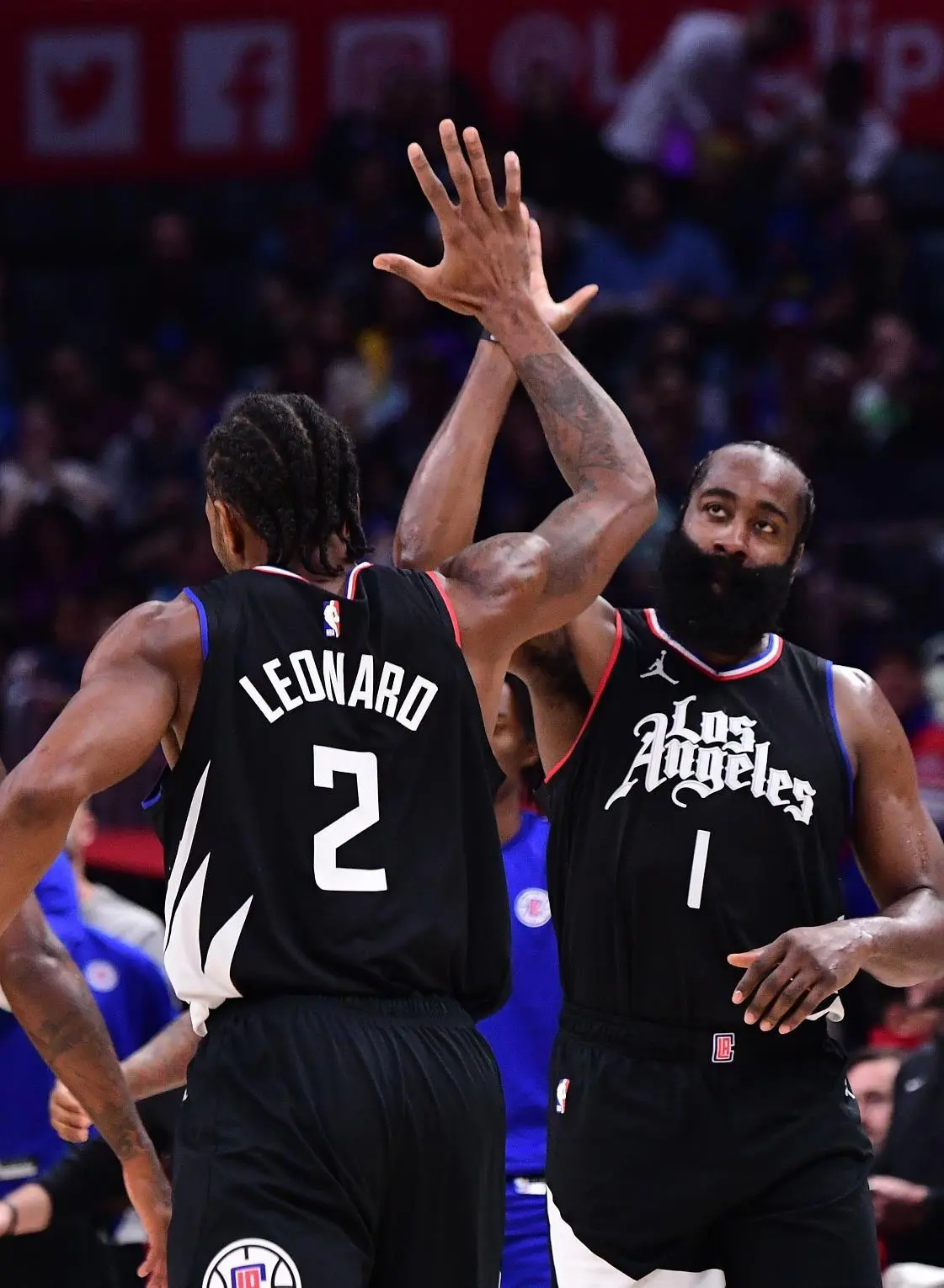 包含南韩男篮鏖战法国男篮，伦纳德完成帽子戏法的词条