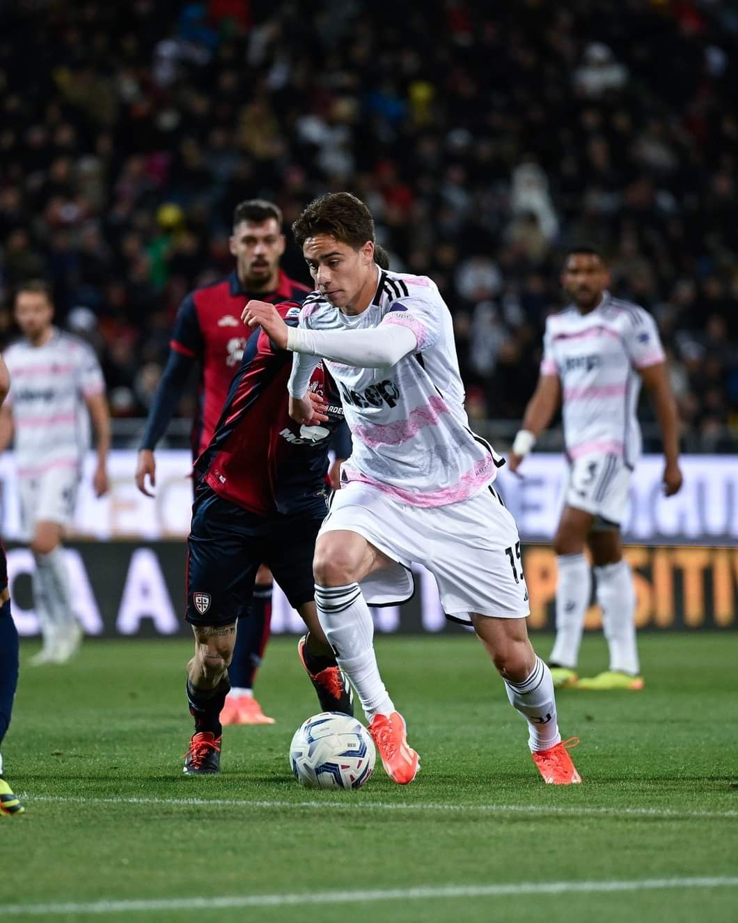 尤文图斯球员遭遇失误,导致失利 尤文图斯球员遭遇失误,导致失利