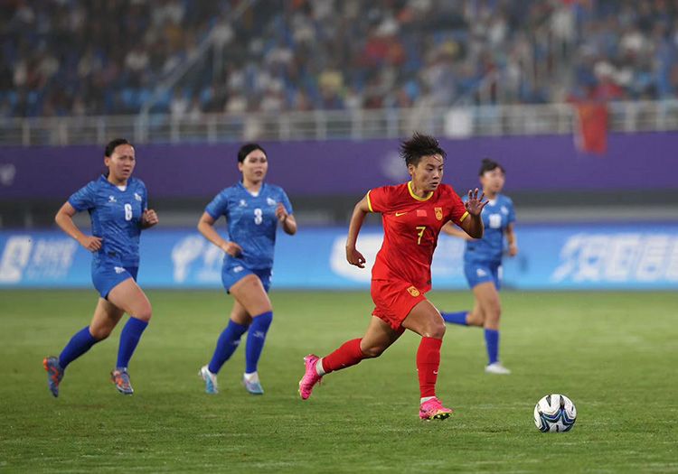 中国女足前场战力强劲，连续比赛破门得分
