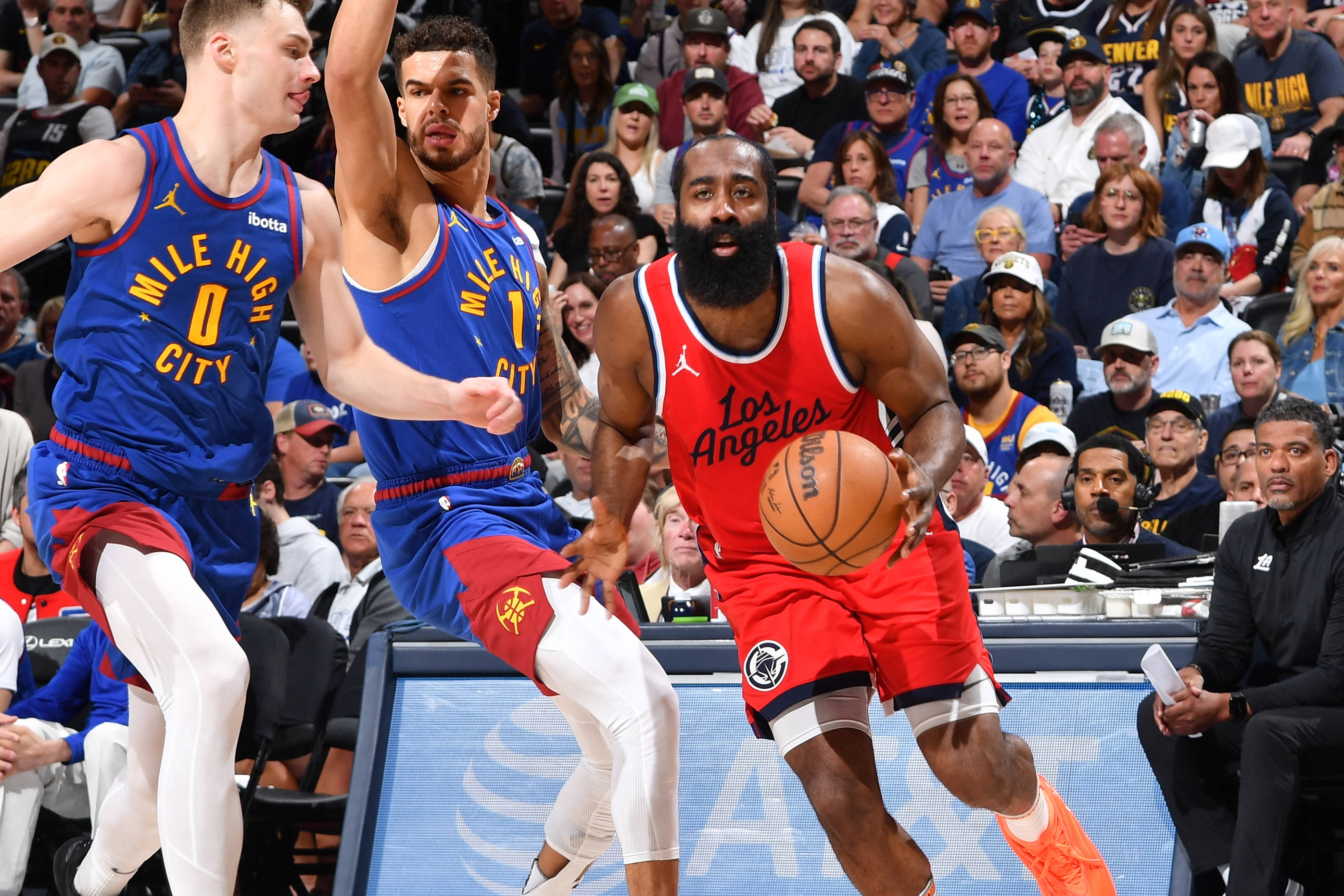 抢七大战激动人心，球队苦战晋级