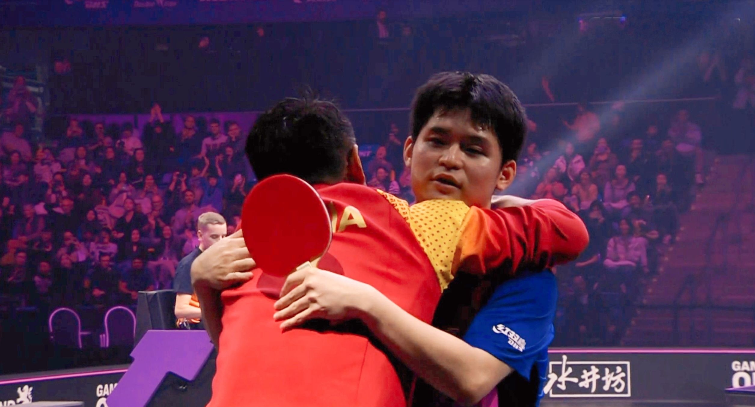 中国乒乓球队鏖战法国乒乓球队，王皓送出助攻的简单介绍