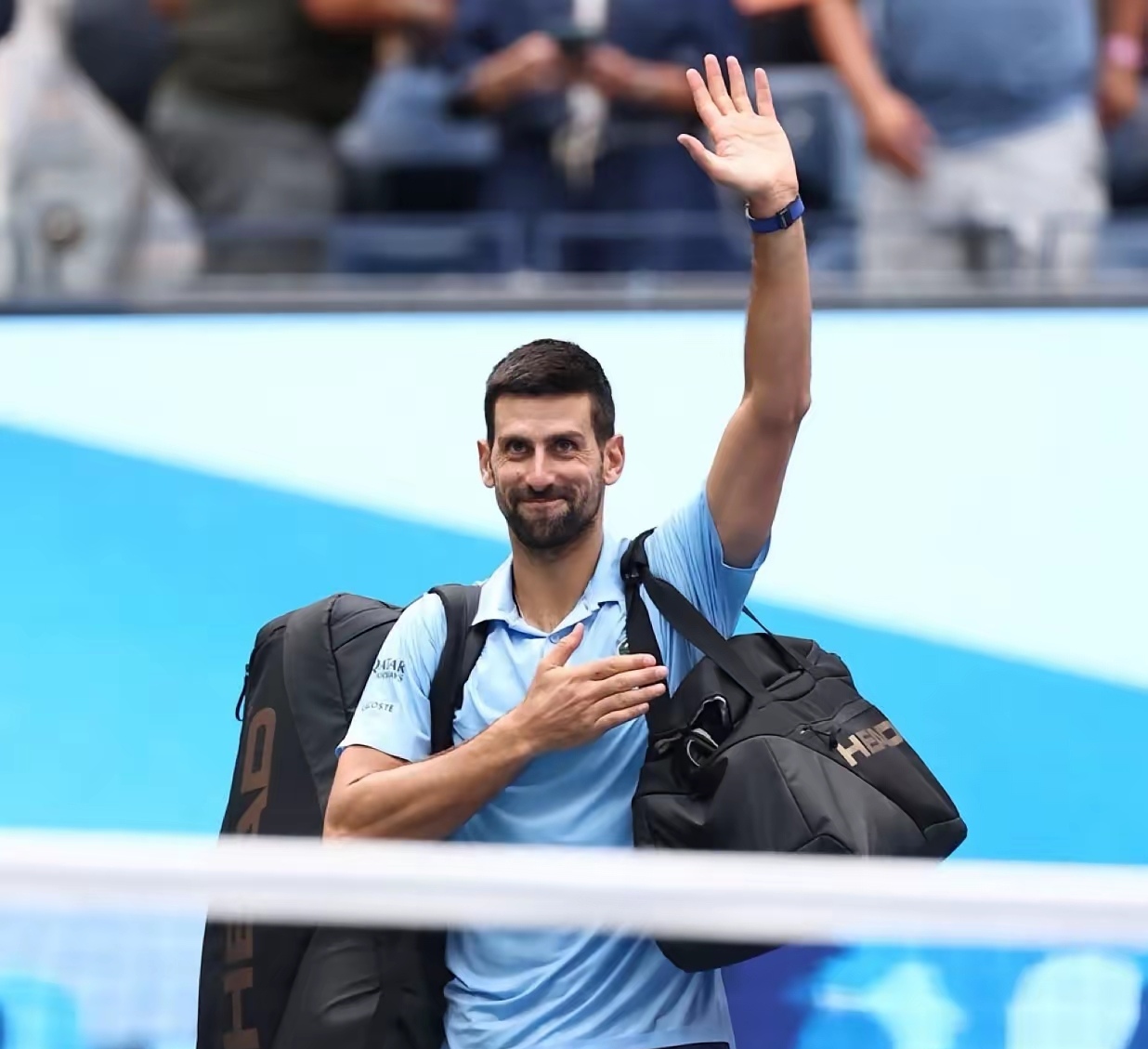 西班牙网球队力克世界网球队，费德勒统治全场的简单介绍