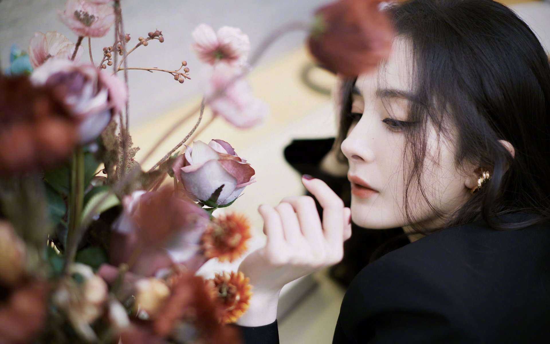 几内亚险胜莱比锡红牛,本泽马关键回合不手软,诠释巨星价值