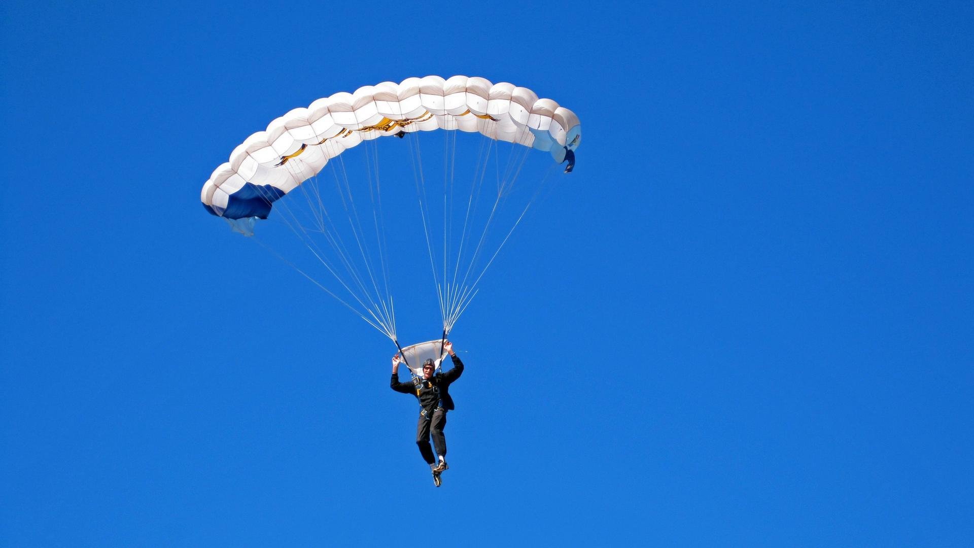 球场上的征服，从NBA季后赛焦点战到拜仁击溃波兰的胜利哲学