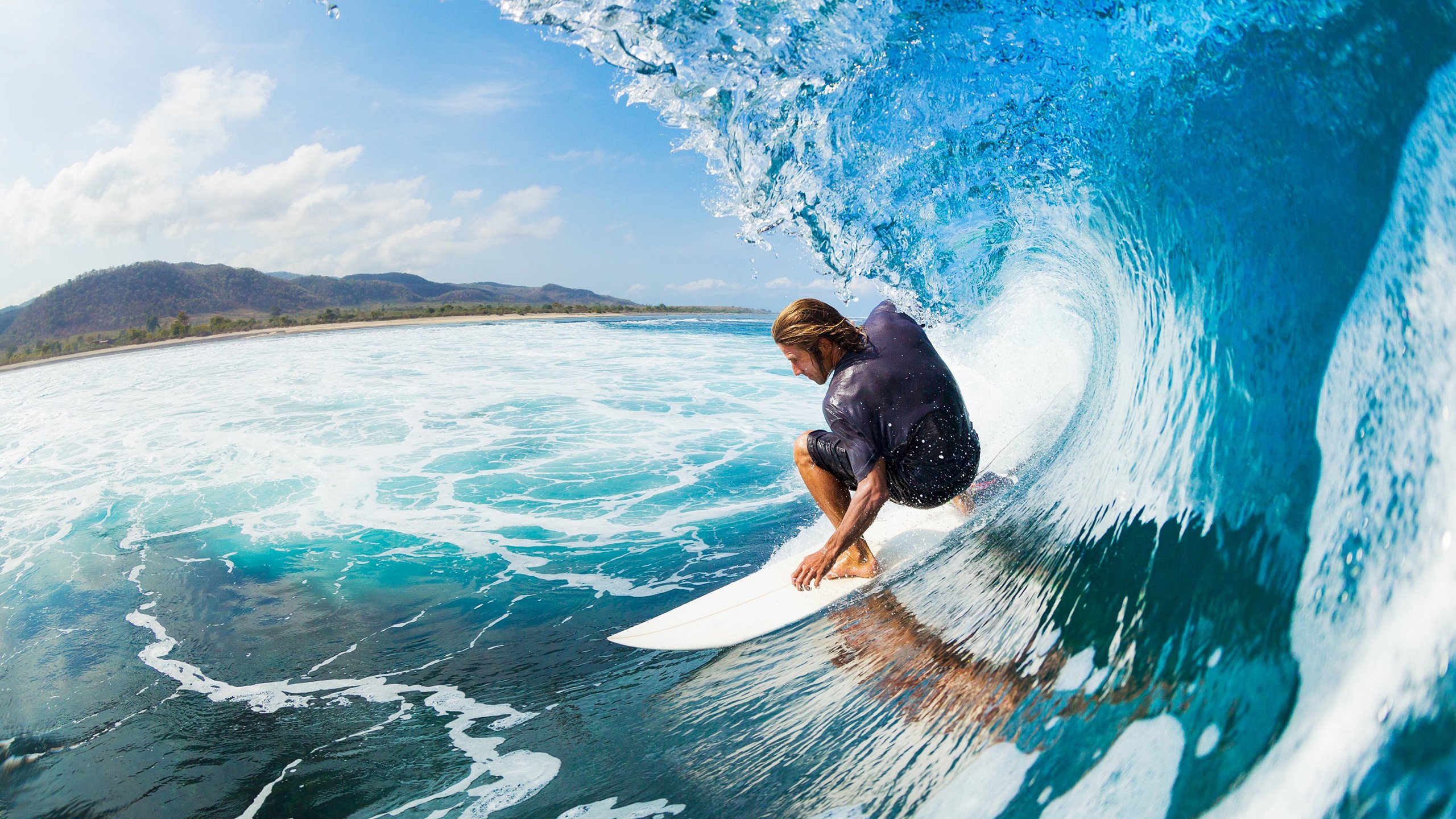 赛道上的双重风暴,梅赛德斯碾压阿斯顿马丁,皮亚斯特里点燃赛场